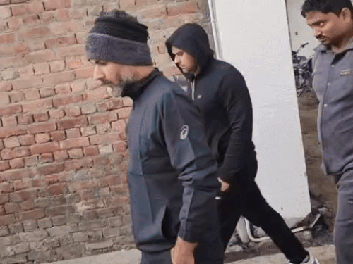 पुलिस द्वारा घर से गिरफ्तार किए जाने के बाद देवेन्द्र गौतम ने खुद भी वीडियो शेयर किया था।