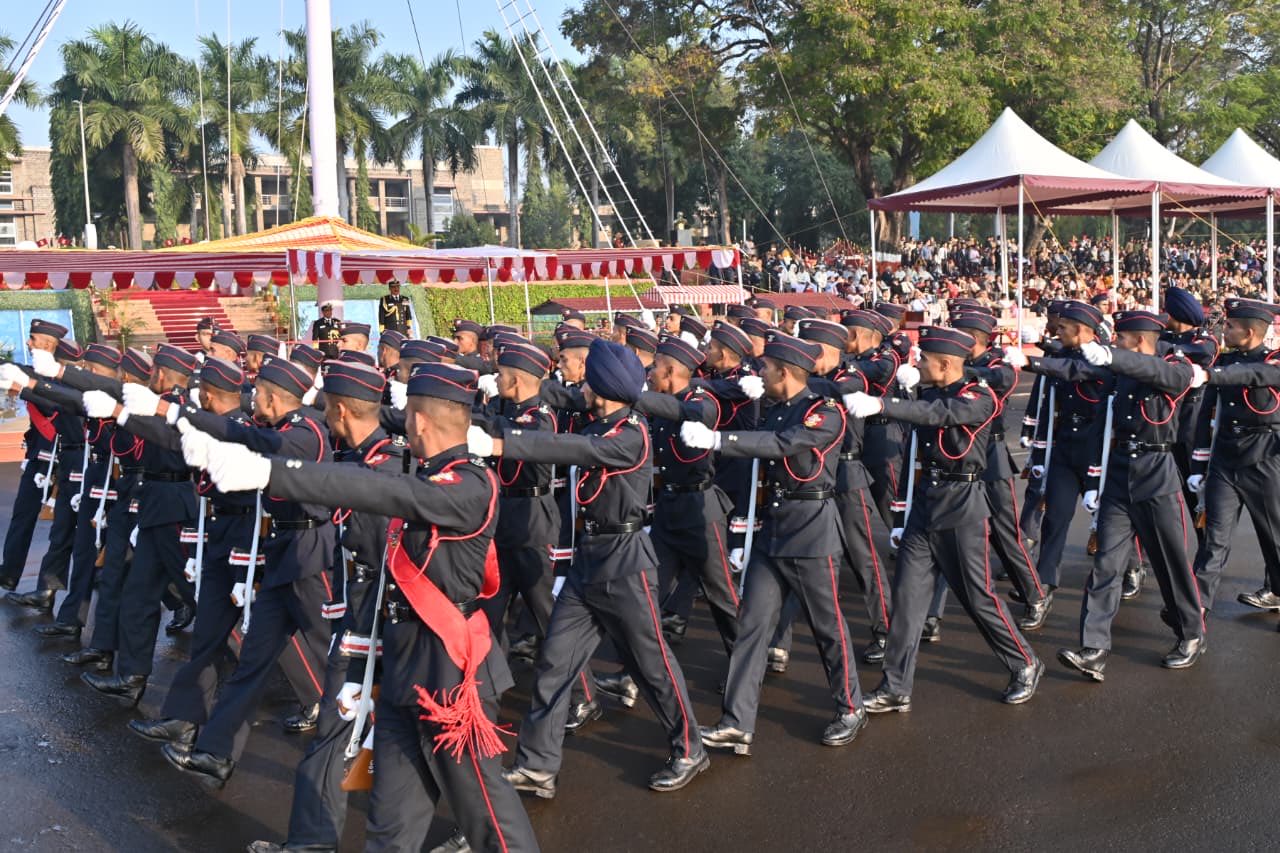 इस परेड में सटीक ड्रिल, मार्च-पास्ट और फॉर्मल कमीशनिंग की गई।
