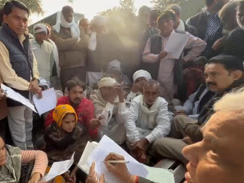 जयपुर एयरपोर्ट स्थित चाय की थड़ी पर किरोड़ीलाल मीणा ने जनसुनवाई की।