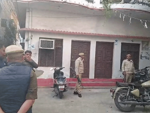 दिल्ली ब्लास्ट की मास्टरमाइंड डॉ. शाहीन सईद के घर सोमवार सुबह NIA की टीम पहुंची। NIA टीम के साथ स्थानीय पुलिस भी मौजूद रही।