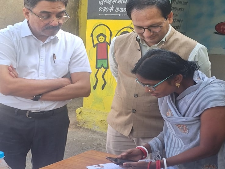 संभागीय कमिश्नर और कलेक्टर ने रविवार को अवकाश के दिन किया निरीक्षण।