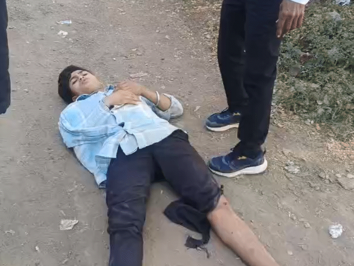 हादसे में एक युवक की मौत हो गई, जबकि 4 लोग गंभीर घायल हो गए।