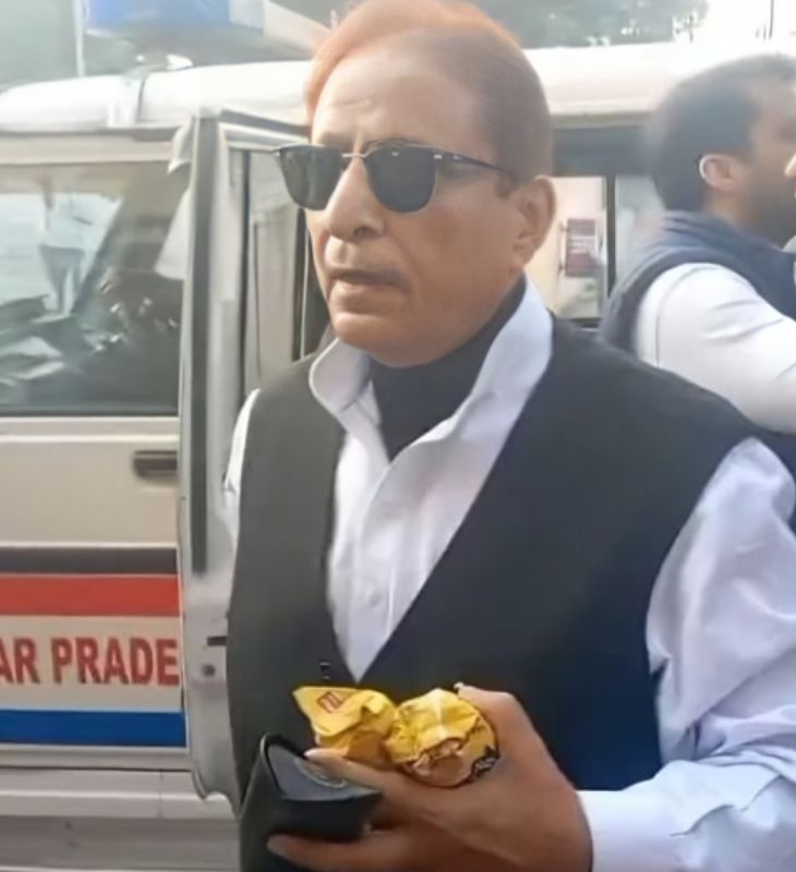 11 बार विधायक-सांसद रहे आजम खान अब कैदी नंबर 425:  50 महीने जेल, 55 दिन बेल, फिर जेल; रामपुर के लोग बोले- योगी रहम करें