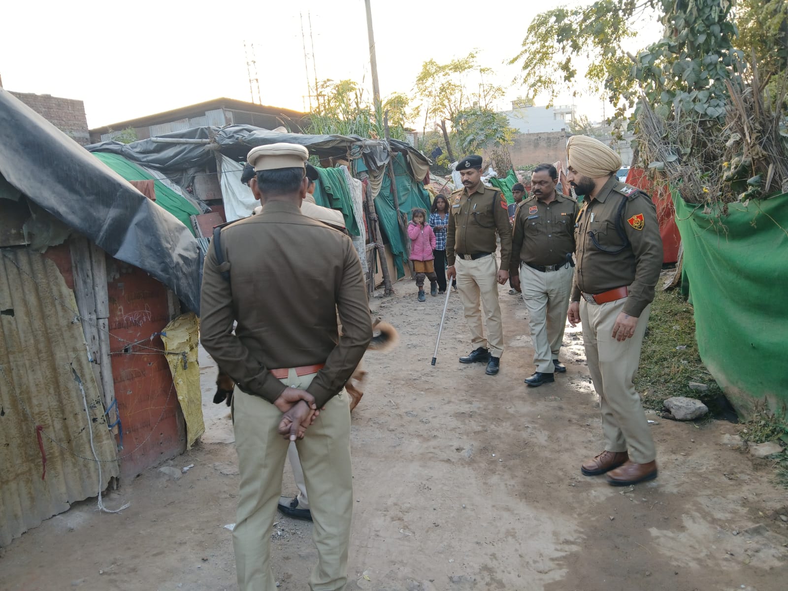 पंचकूला पुलिस ने का हॉटस्पॉट डोमिनेशन अभियान:  डॉग से करवाया सर्च, संदिग्ध व्यक्तियों का तलाशा बैकग्राउंड, अब होगी छापेमारी – Panchkula News