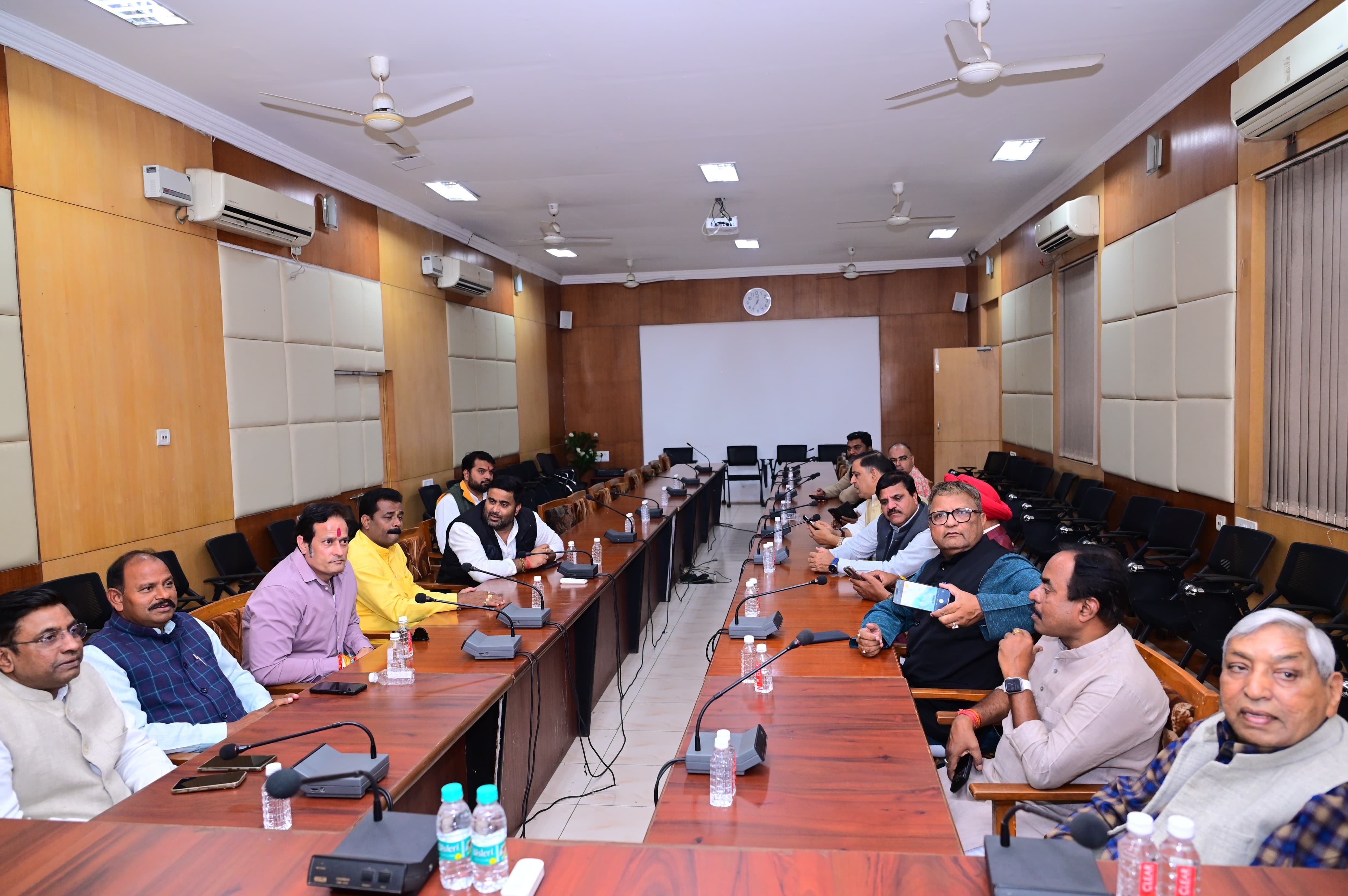 कांग्रेस ने एसआईआर की अवधि तीन महीने बढ़ाने की रखी है मांग