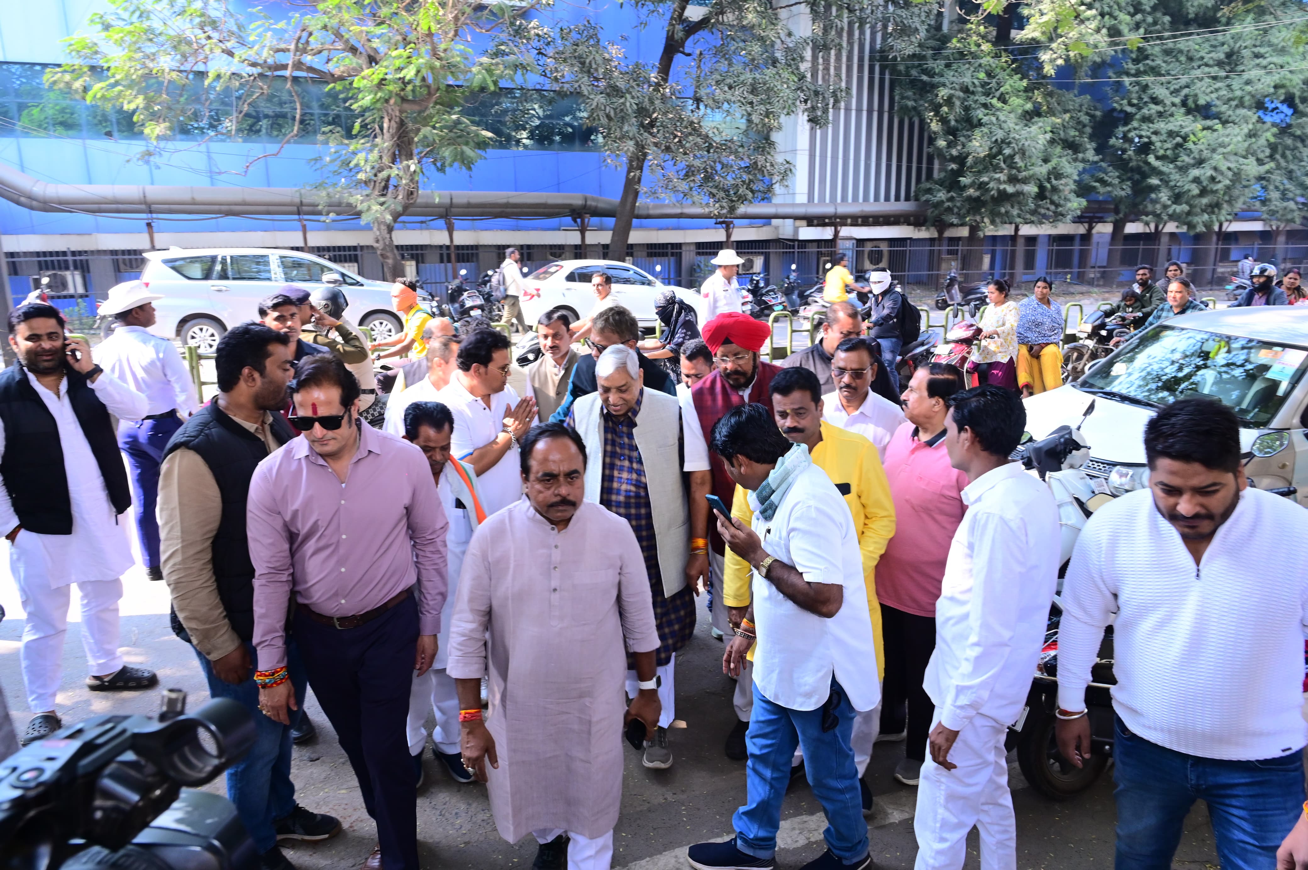 निर्वाचन आयोग के दफ्तर पहुंचा कांग्रेस का प्रतिनिधिमंडल