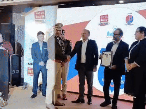 समारोह में संभाग के 100 से अधिक जांबाज पुलिसकर्मियों को अलग-अलग श्रेणियों में उच्च प्रदर्शन के लिए सम्मानित किया।