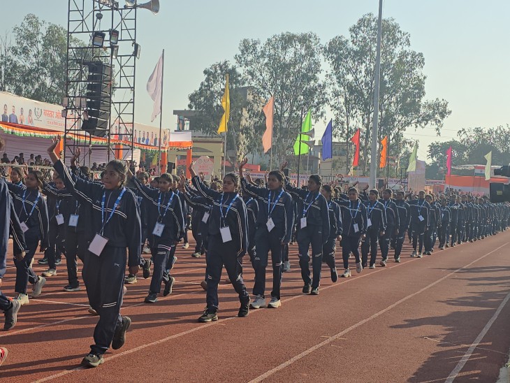 तस्वीर बस्तर ओलंपिक 2024 के फाइनल की है। संभाग स्तरीय आयोजन में सैकड़ों खिलाड़ियों ने हिस्सा लिया था।