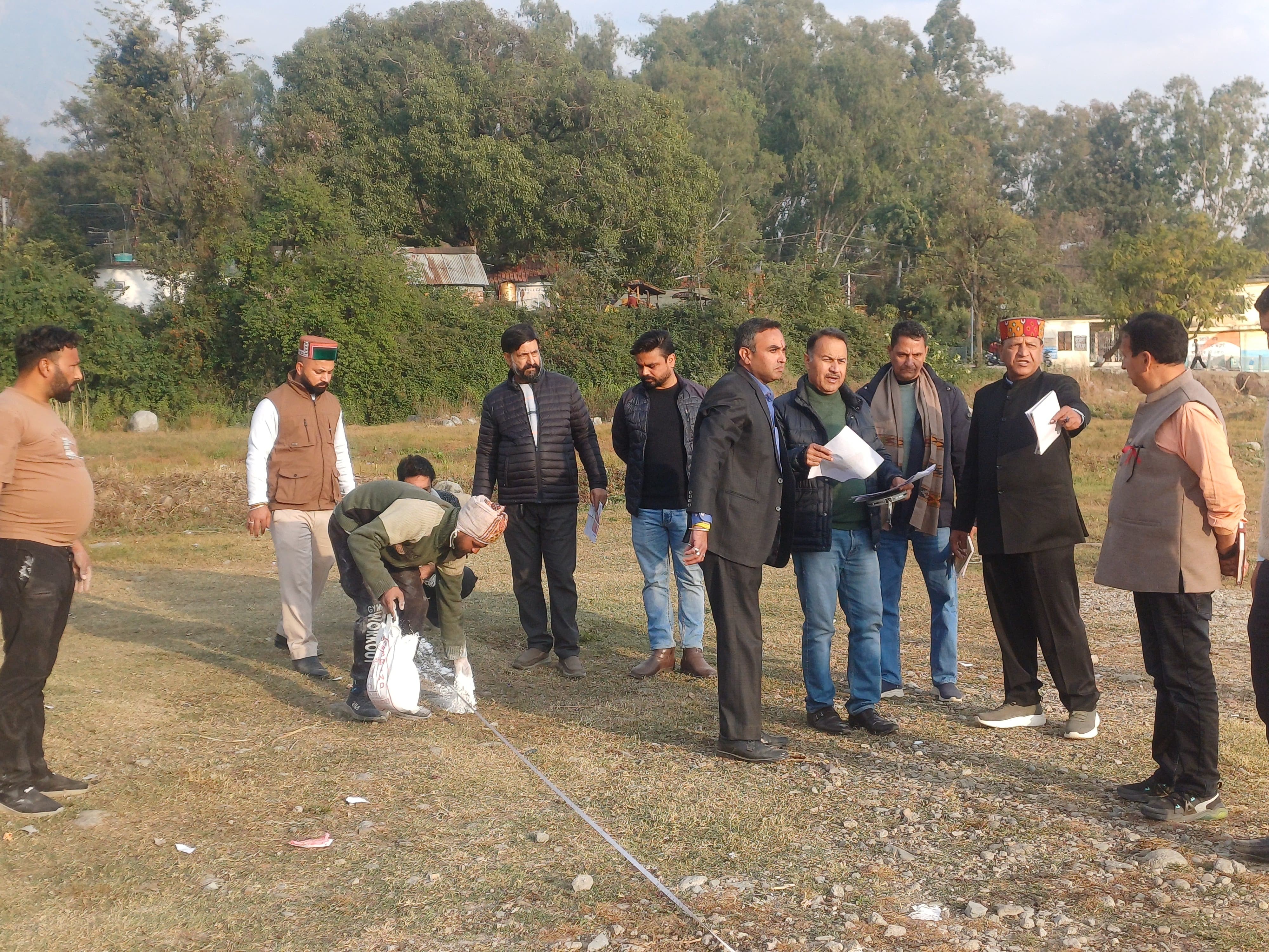 रैली को लेकर तैयारी जुटे भाजपा के लोग