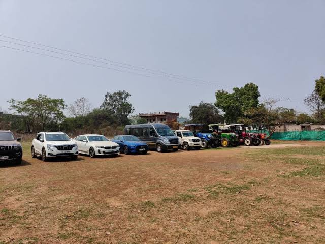 ठगी के पैसे से आरोपी शिवा साहू ने कई महंगी लग्जरी गाड़ियां भी खरीदी थी। जिसे पुलिस ने जप्त कर लिया है।