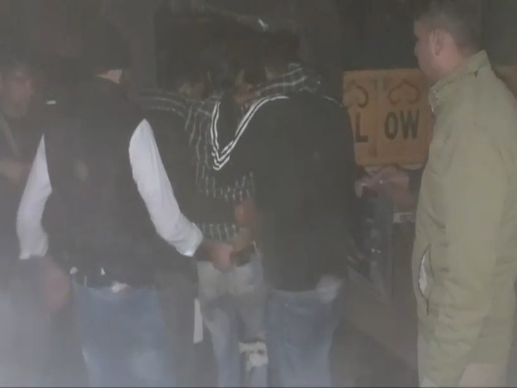 इनामी शूटर पवन ने पुलिस पर फायरिंग कर दी