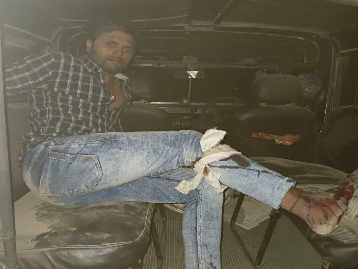 जवाबी फायरिंग में घायल शूटर पवन