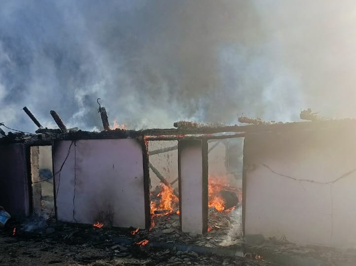 मंडी में मकान और गौशाला में लगी आग:  3 गाय और 12 बकरियां जिंदा जली, घर पर नहीं था कोई सदस्य – Mandi (Himachal Pradesh) News
