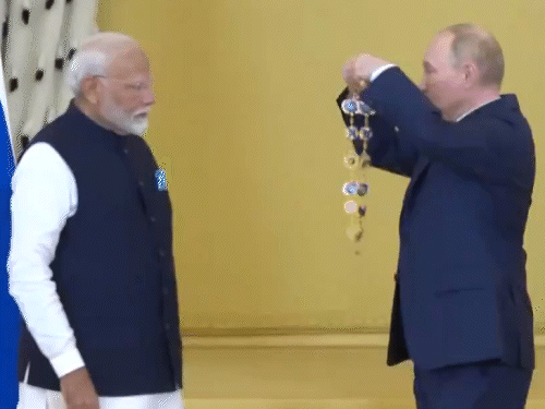 रूस ने 9 जुलाई, 2024 को मॉस्को में पीएम मोदी को देश का सर्वोच्च सम्मान 'ऑर्डर ऑफ सेंट एंड्रयू द एपोस्टल' दिया था। राष्ट्रपति पुतिन ने खुद उन्हें सम्मानित किया था।