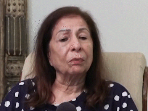 रानी कपूर के पति सुरिंदर कपूर ने सोना कॉमस्टार की स्थापना की थी।