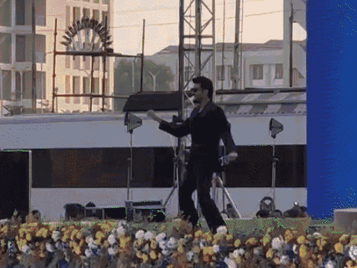 धोनी ने मनीष पॉल से खेल, पढ़ाई और जिंदगी में शांत रहने के तरीकों पर बात की।