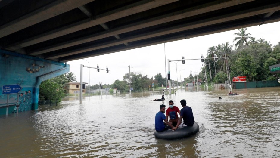 श्रीलंका में साइक्लोन दितवाह से बाढ़ आ गई है।