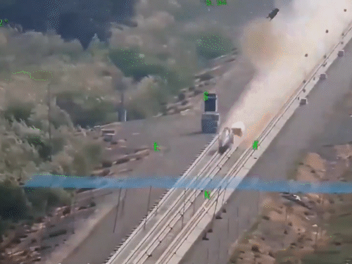 चंदीगडमध्ये फायटर जेट एस्केप सिस्टीमची चाचणी: 800 किमी प्रति तास वेगाने चाचणी झाली, पायलटचा जीव सहज वाचू शकेल वैमानिकाला वाचवणाऱ्या स्वदेशी फायटर जेट एस्केप सिस्टीमची चाचणी घेण्यात आली.