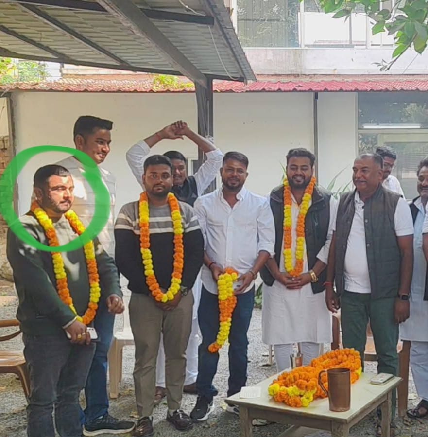 भाजपा का आरोप है कि तस्वीरें सामने आने के बाद भी कांग्रेस पार्टी चुप है।