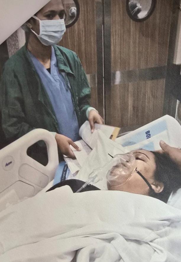 दिव्या ने बताया छत से धक्का देने के दौरान इंदौर के बांबे हॉस्पिटल में इलाज चला था। इलाज के रुपए भी मेरे पिता से मांगे जा रहे है।