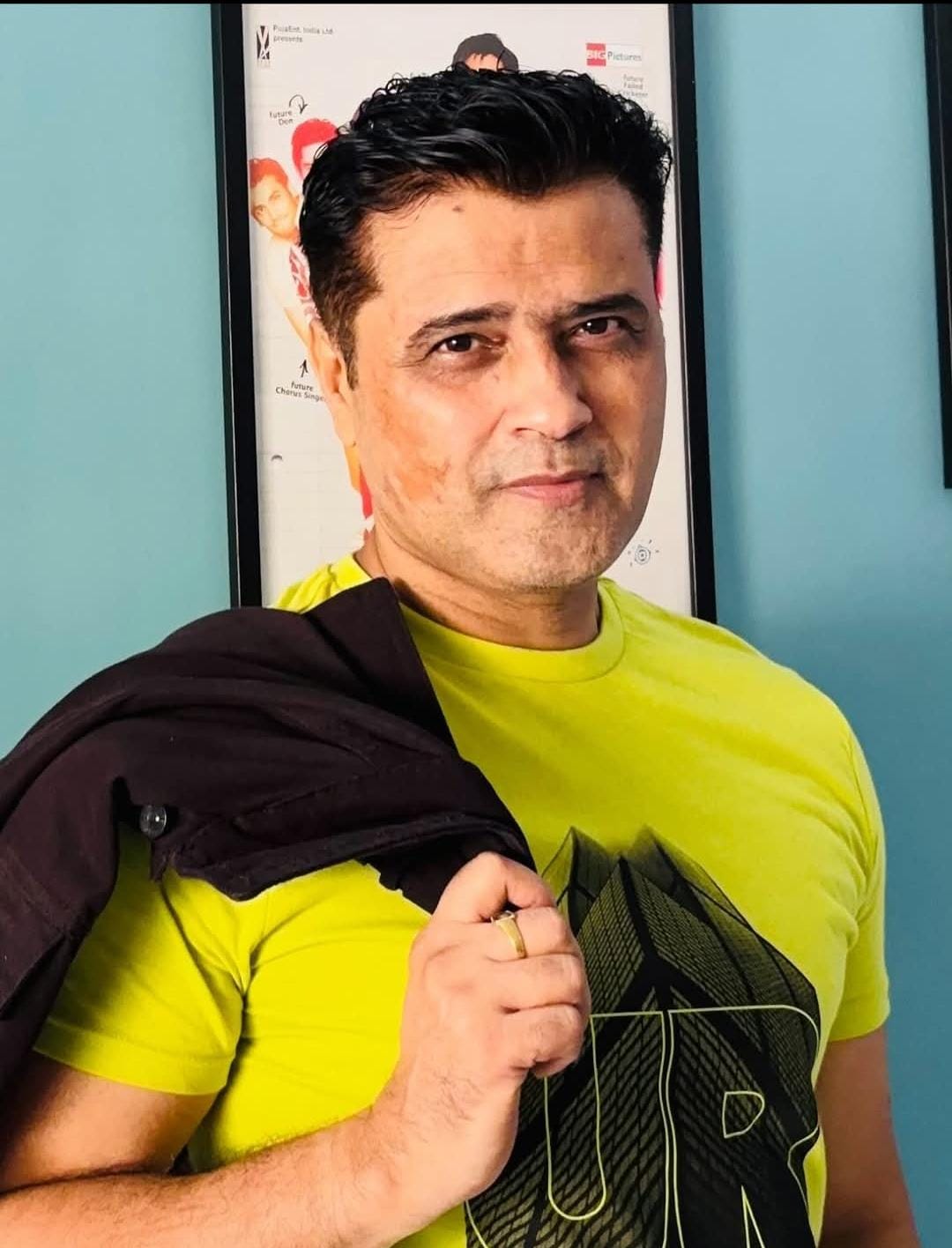 বিবেক শর্মা বলেছিলেন যে পাপারাজ্জিদের সম্মান এবং মর্যাদার অভাব রয়েছে, এটি তারকাদের জন্য একটি বড় চ্যালেঞ্জ।