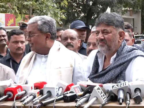 कर्नाटक CM ने रिपोर्टर से पूछा- आपको चिकन पसंद है:  महिला बोली- शुद्ध शाकाहारी हूं; सिद्धारमैया ने कहा- आप जीवन में कुछ गंवा रही हैं