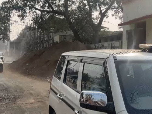 घटना के तुरंत बाद अधिकारी मौके पर पहुंचे। आरपीएफ पोस्ट को सील कर दिया गया।