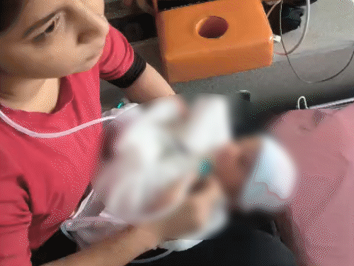 बिल्डिंग में मौजूद अस्पताल में से नवजात बच्चों का रेस्क्यू भी किया गया है।