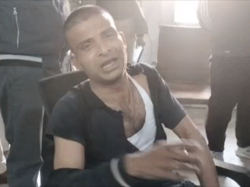 घटना की सूचना मिलने के बाद पुलिस मौके पर पहुंची और पीड़ित युवक को डॉक्टर के चंगुल से छुड़ाया।