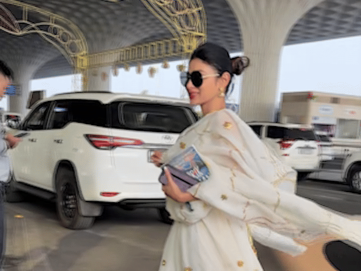 गर्लफ्रेंड गौरी स्प्रॅटसोबत मुंबईत परतला आमिर खान: हातात हात घालून विमानतळावरून बाहेर पडले; कृती सेनन, मौनी रॉय देखील दिसल्या