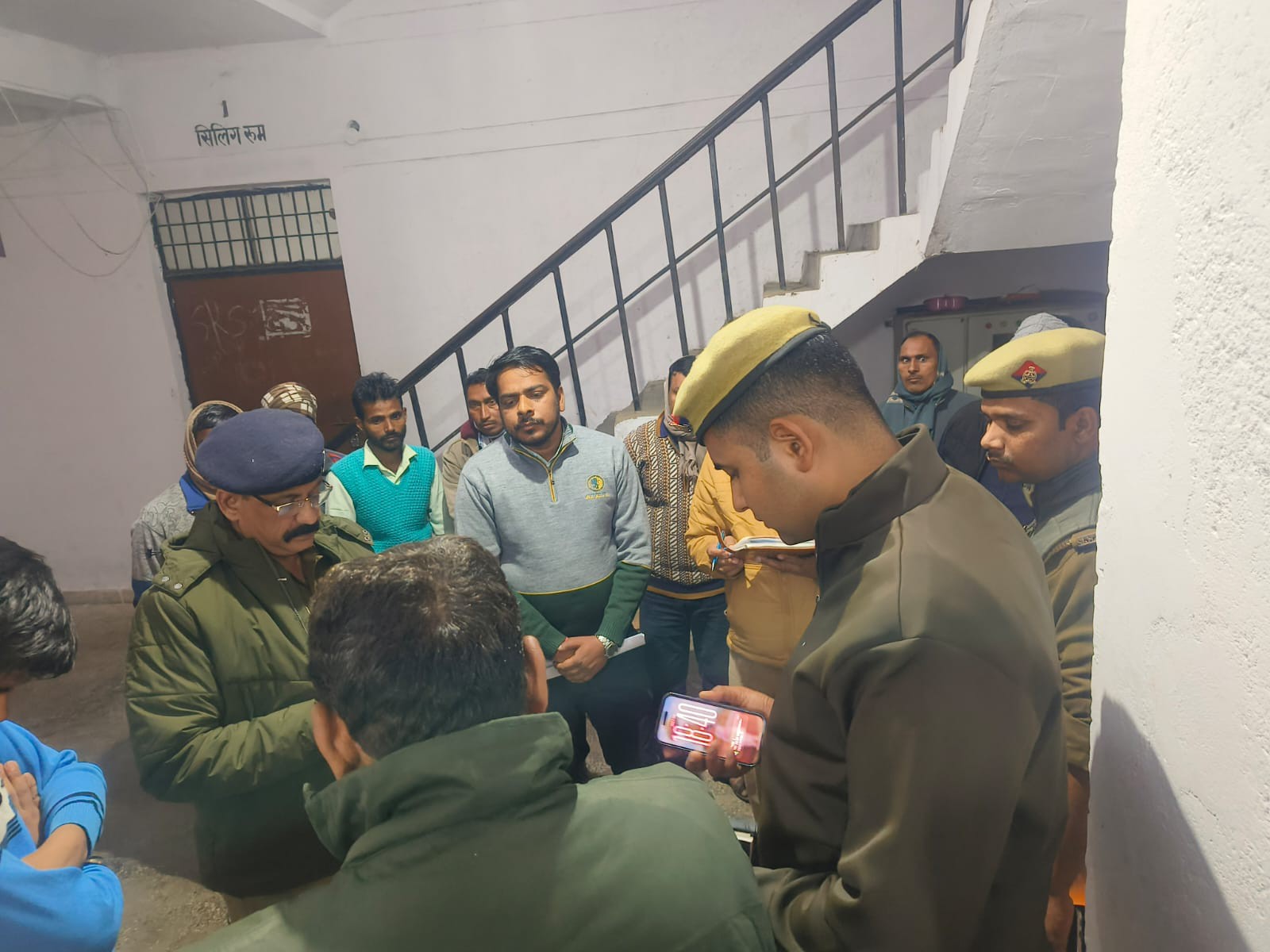 हॉस्टल में छात्र का फंदे से लटका मिला शव:  सोनभद्र में राजकीय पॉलिटेक्निक में 1st ईयर का छात्र था, जांच जारी – Sonbhadra News