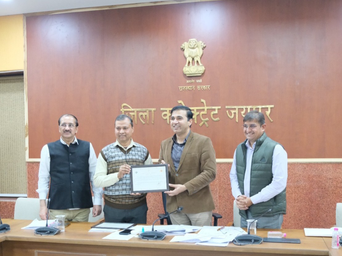 जिला निर्वाचन अधिकारी डॉ. जितेंद्र कुमार सोनी ने उनके उत्कृष्ट प्रदर्शन की सराहना करते हुए कहा कि उनकी यह प्रतिबद्धता पूरे जिले के लिए प्रेरणास्रोत है।