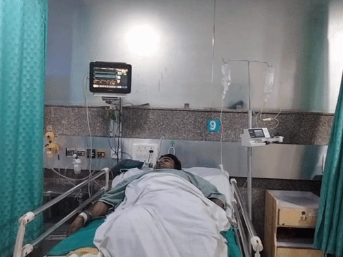 मेरठ में मंगलवार देर रात BLO मोहित चौधरी ने जहर खा लिया। आईसीयू में भर्ती हैं।