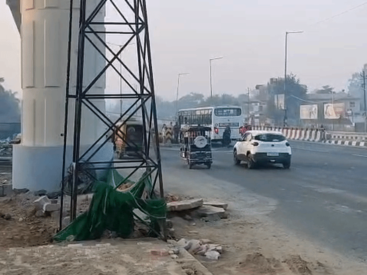 मेरठ में बुधवार सुबह हल्का कोहरा छाया रहा। सड़कों पर गाड़ियों की रफ्तार धीमी रही।