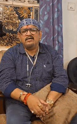 कर्नलगंज स्थित डॉ. शांति चौधरी के आवास पर पहुंचे अभिजीत ने अपने कई गाने भी सुनाए।