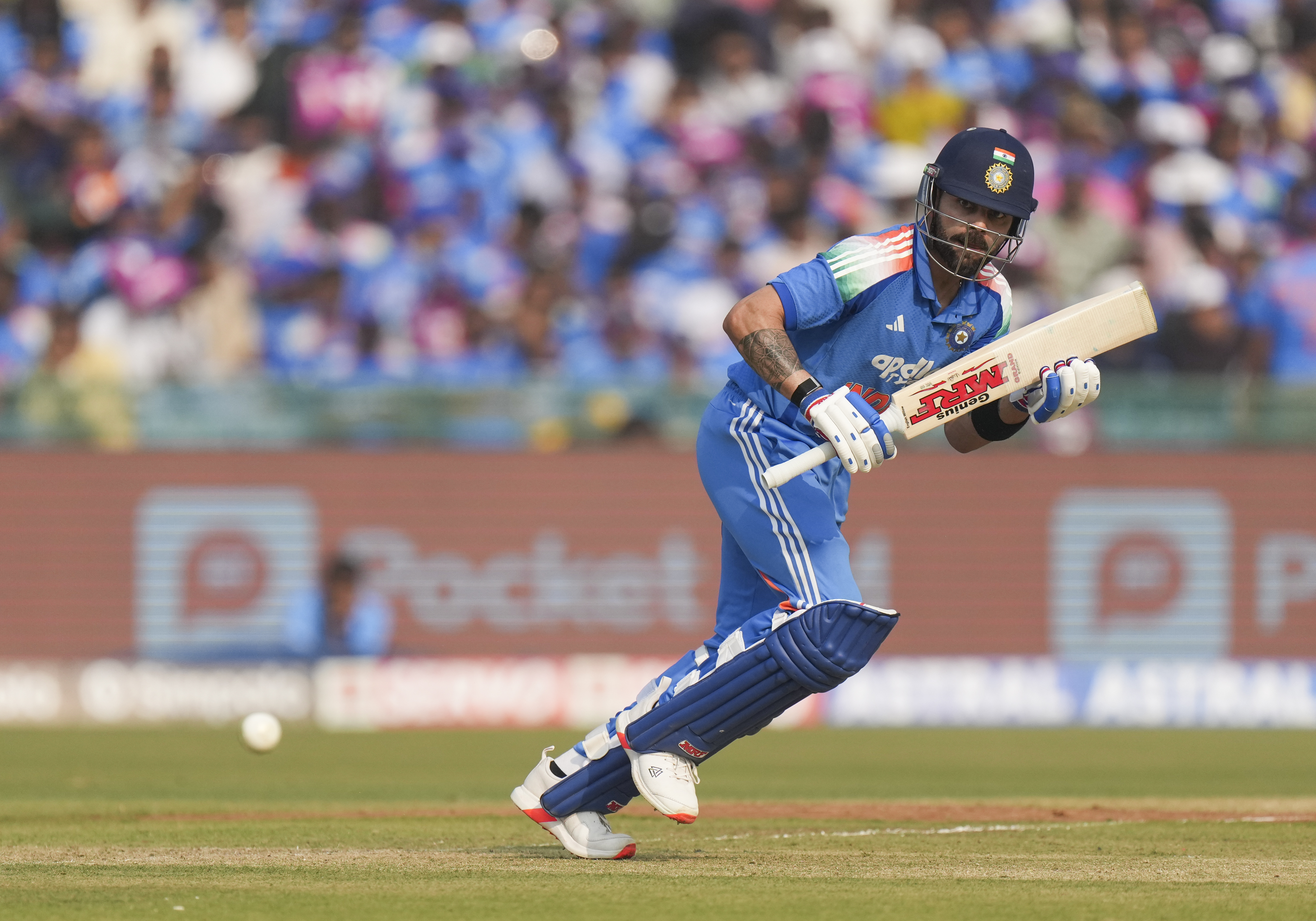 विराट कोहली वनडे क्रिकेट में 53 शतक लगाकर 14491 रन बना चुके हैं।