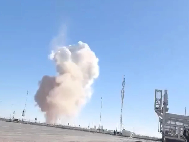 फर्स्ट स्टेज रिटर्न के दौरान किसी गड़बड़ी के कारण हवा में ही इसमें आग लग गई।