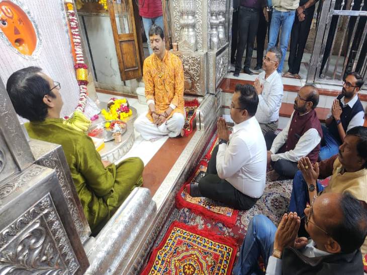 कलेक्टर शिवम वर्मा ने मंदिर में बाबा रणजीत का आशीर्वाद भी लिया।