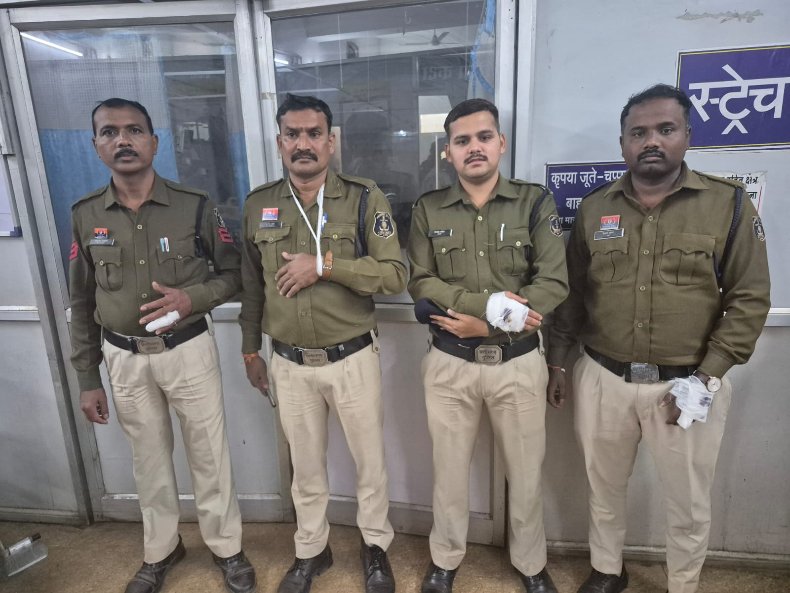 विरोध प्रदर्शन के दौरान हुई झड़प में छह पुलिसवाले घायल हो गए। उनका इलाज किया जा रहा है।