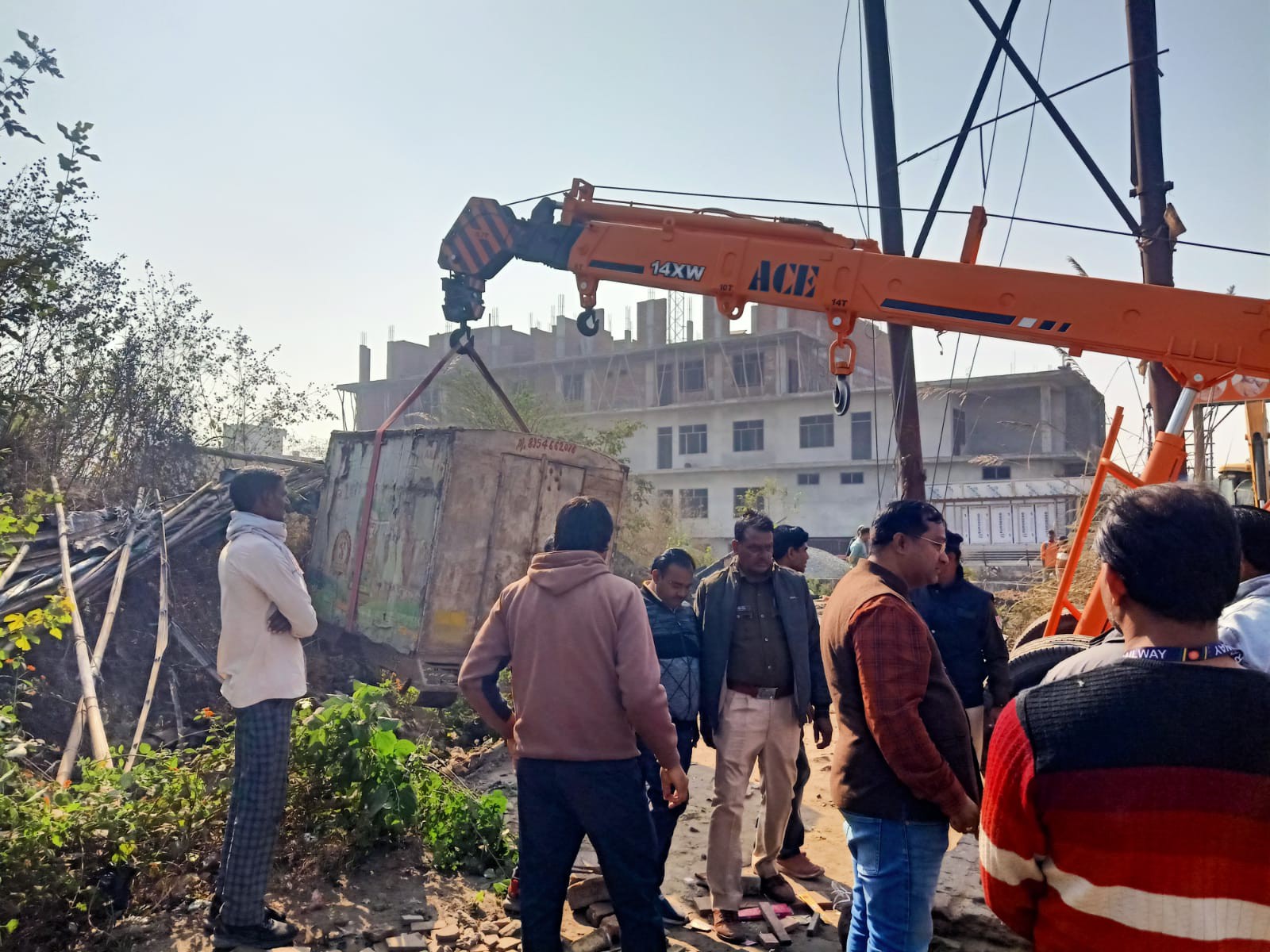 Railways removes 45 illegal encroachments near Nadrai Gate