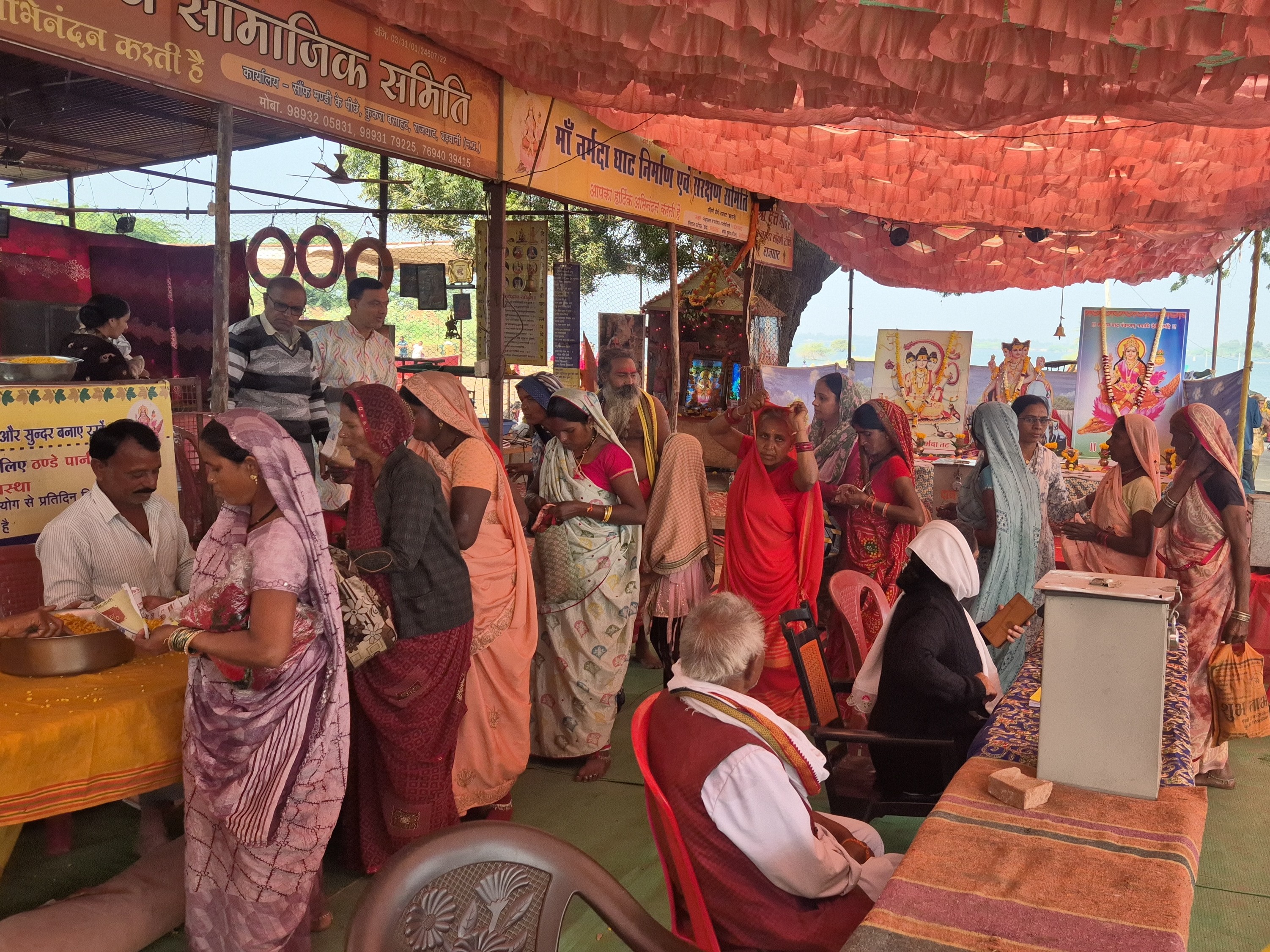 शुक्रवार को कन्या पूजन के बाद प्रसाद वितरण किया जाएगा।