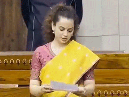 सांसद कंगना रनोट लोकसभा में बोलते हुए।