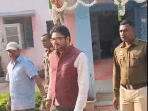 ठगी के पैसों से आरोपियों ने कई संपत्तियां भी बनाई है। पुलिस ने अभी इसका खुलासा नहीं किया है।