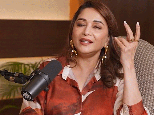 ‘সন্তানদের আমার স্টারডম সম্পর্কে ধারণা ছিল না’: ছেলেদের প্রতিক্রিয়া জানালেন মাধুরী দীক্ষিত, বলেন- পাপারাজ্জিদের প্রথমবার দেখে তারা বিভ্রান্ত হয়েছিলেন ‘সন্তানদের আমার স্টারডম সম্পর্কে ধারণা ছিল না’: ছেলেদের প্রতিক্রিয়া জানালেন মাধুরী দীক্ষিত, বলেন- পাপারাজ্জিদের প্রথমবার দেখে তারা বিভ্রান্ত হয়েছিলেন