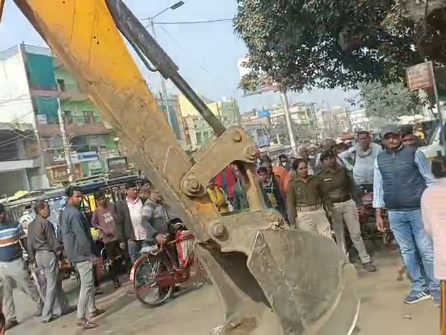 कैमूर में दसवें दिन भी हटाया गया अतिक्रमण।