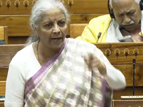 वित्तमंत्री ने कहा- मेरे हिंदी बोलने से किसी सदस्य को दिक्कत क्यों हो रही है।