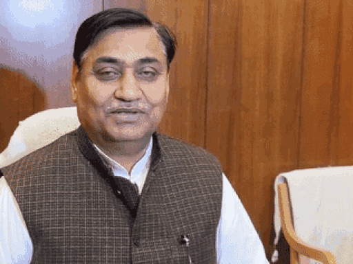 डोटासरा ने कहा- इनके मंत्री रोजाना बयान बदलते हैं। महीने-दो महीने से बदलते तो बात समझ आती है, इनके मंत्री तो दिन में ही तीन बार बयान बदलते हैं।