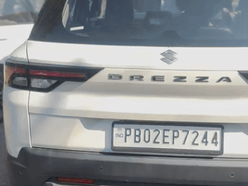 स्कूल बस को मारी टक्कर।