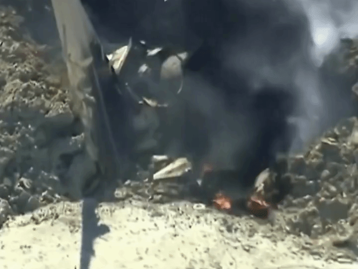 धमाके के बाद F-16 फाइटर जेट में लगी आग की फुटेज।