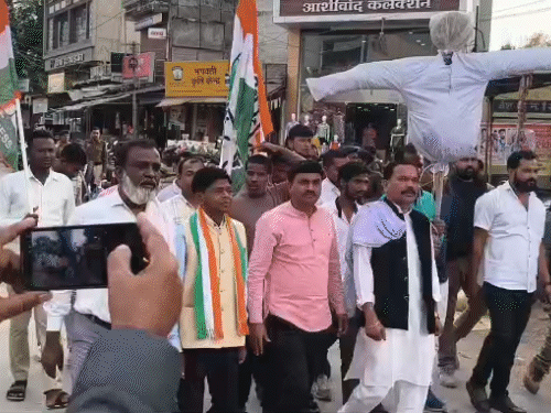 कई जिले में व्यापारियों ने प्रदर्शन कर विरोध जताया।